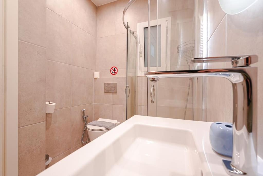 Syntagma Square, 60Sqm Dream Suite เอเธนส์ ภายนอก รูปภาพ